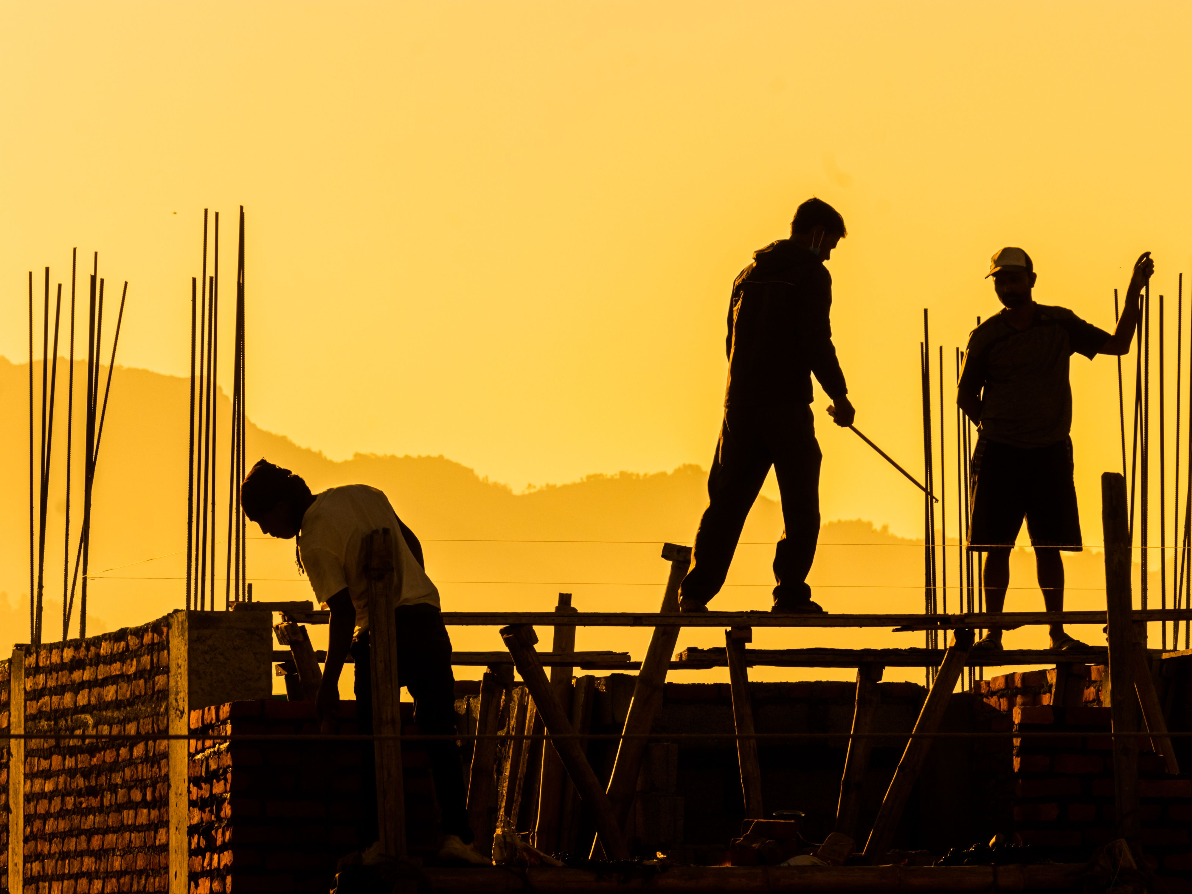 Echipă de constructori pe șantier